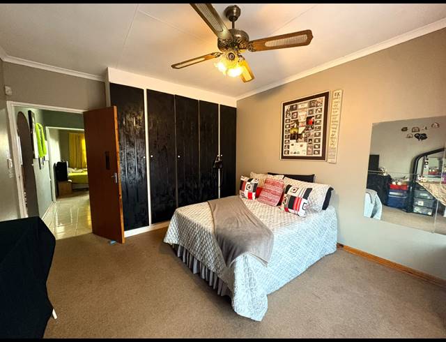 2 BEDROOM TOWNHOUSE FOR SALE IN WALDRIFT